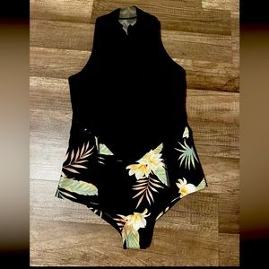 Billabong Black/Floral Women’s Tank Wetsuit Front Zip